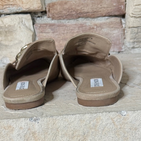 Steve Madden Friends Tan Suede Gold Chain Pointed-Toe Loafer Slides Sz 7.5 - Picture 8 of 11